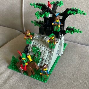 Limited edition vintage Lego Robin Hood castle forest camouflaged Outpost 6066.